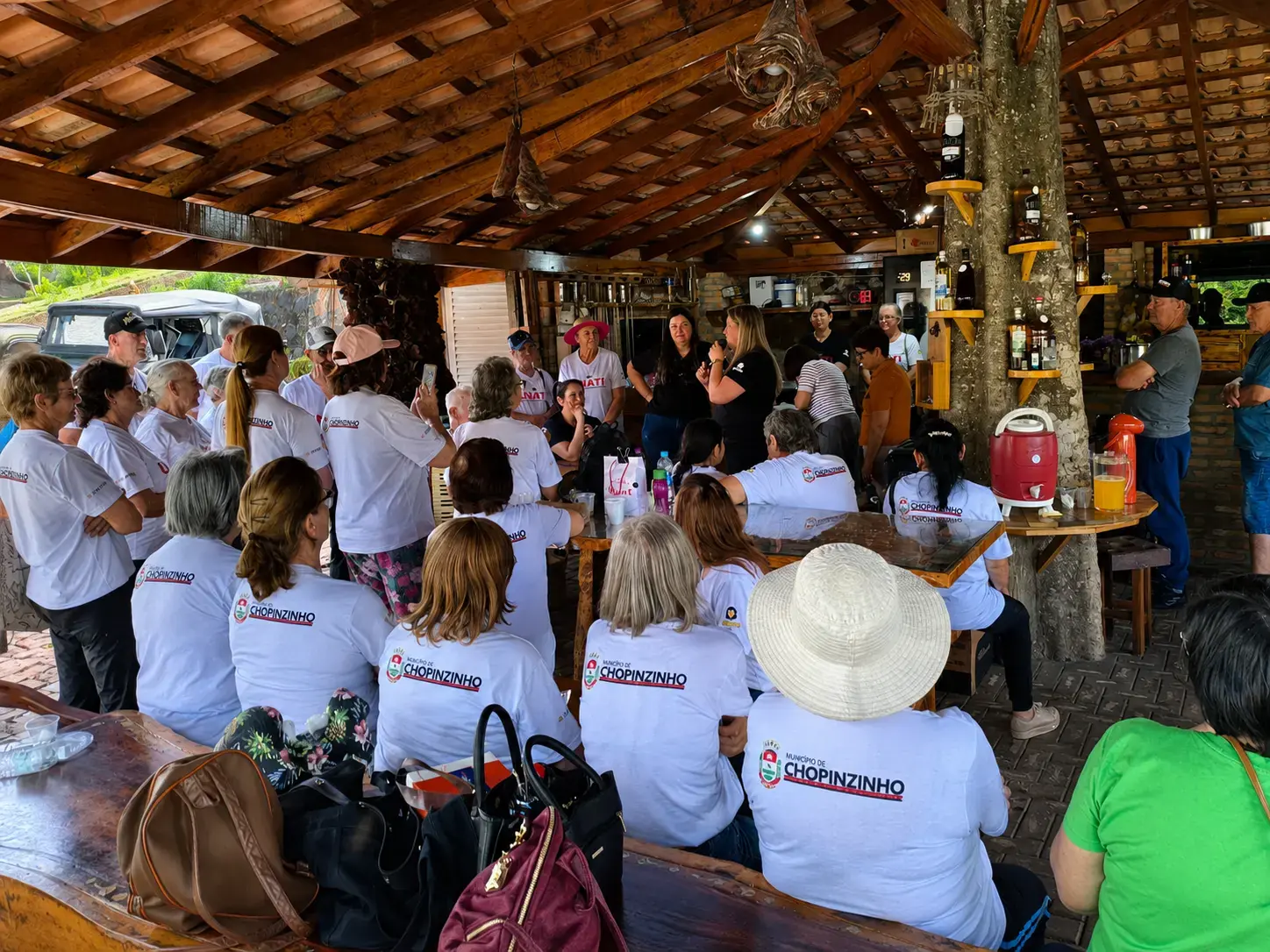 Quiosque com churrasqueira para eventos e confraternizações em Chopinzinho